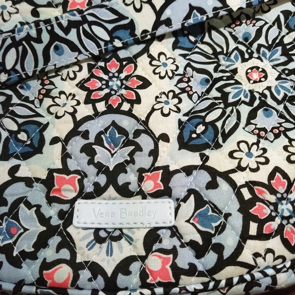 Vera Bradley Trio zip Hipster Purse Lisbon Medallion NEW Quilted blue White - Picture 9 of 10